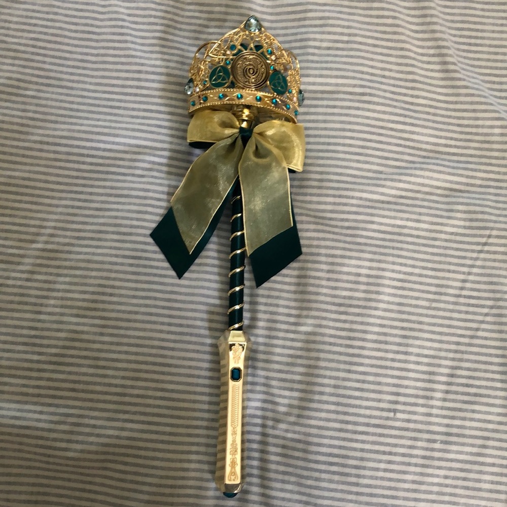 Light up Wand to be used with Costume . Perfect for Halloween